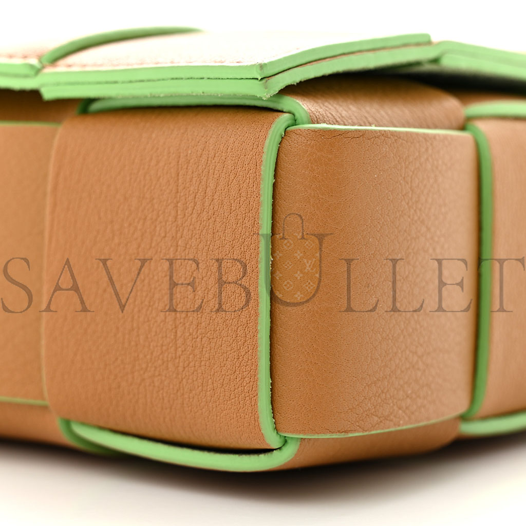 BOTTEGA VENETA GRAINED CALFSKIN MAXI INTRECCIATO CASSETTE CROSSBODY BAG CARAMEL PISTACHIO (23*15*5.5cm)